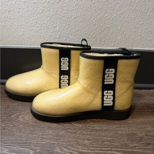 Ugg classic clear boots size 9